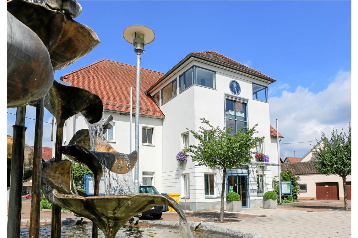 Am Sonntag, 21. Februar 2021, entscheiden die Bürger von Allmersbach im Tal mit ihrer Stimme, wen sie auf dem Chefsessel im Rathaus sehen wollen. Foto: A. Becher