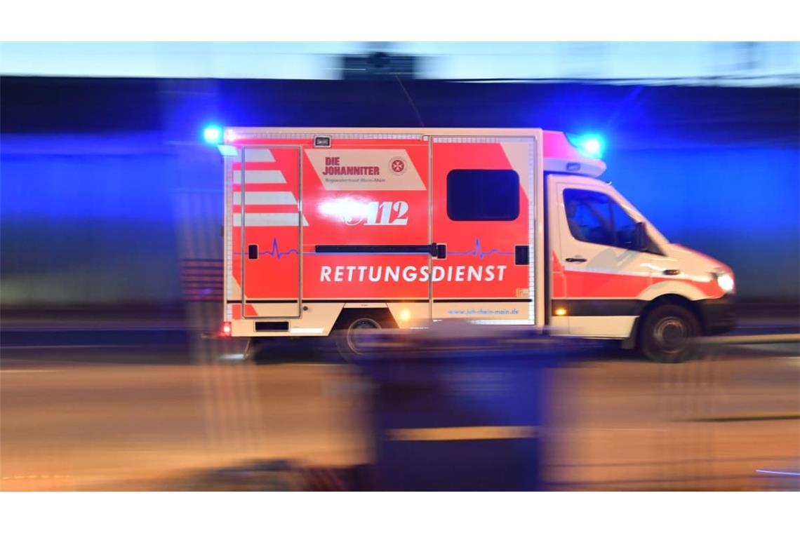 Am Sonntag muss ein Rentnerehepaar in Stutensee (Kreis Karlsruhe) wegen Kopfschmerzen und Schwindel ins Krankenhaus. Der Verdacht einer Kohlenmonoxidvergiftung bestätigt sich. Nun ist die 81-jährige Frau verstorben.
