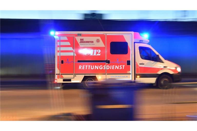Am Sonntag muss ein Rentnerehepaar in Stutensee (Kreis Karlsruhe) wegen Kopfschmerzen und Schwindel ins Krankenhaus. Der Verdacht einer Kohlenmonoxidvergiftung bestätigt sich. Nun ist die 81-jährige Frau verstorben.