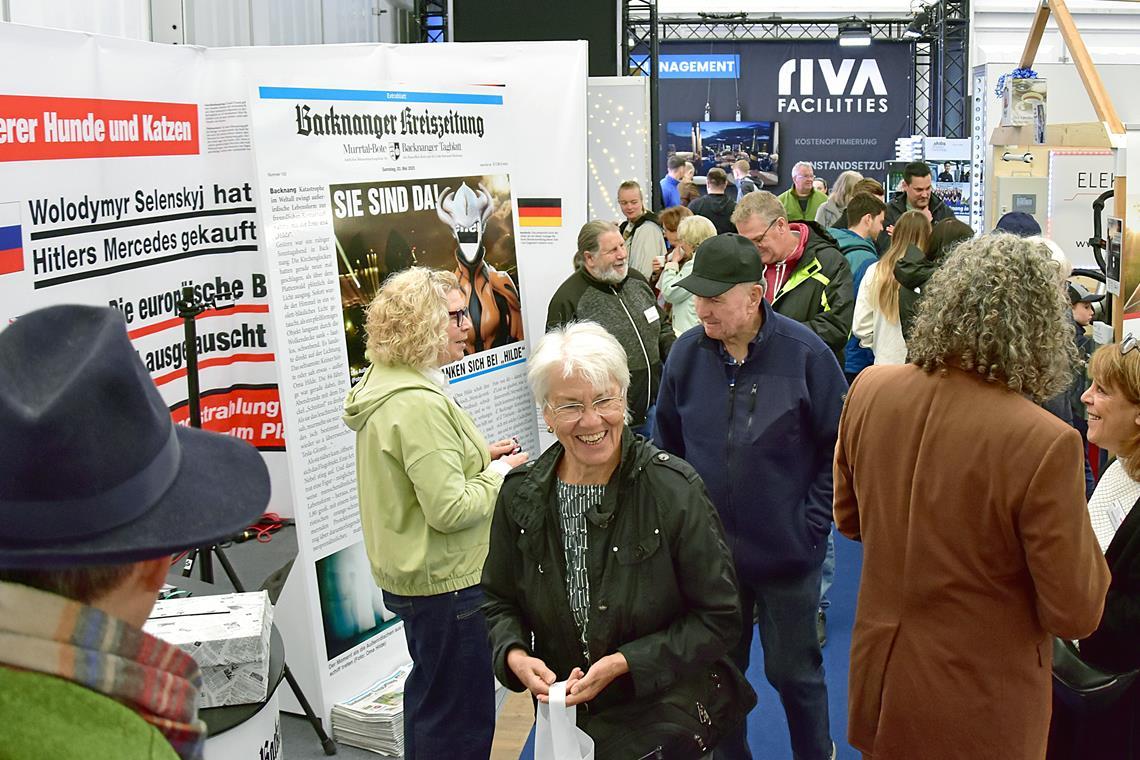 Messe in Backnang ist trotz Regen ein voller Erfolg Am Sonntagnachmittag herrschte reges Treiben auf dem Messegelände und die Stände waren gut besucht. Fotos: Tobias Sellmaier