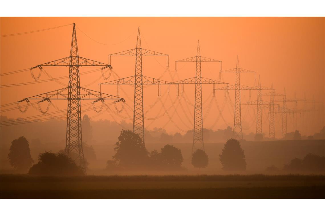 Experte zu hohem Börsenstrompreis: Kaum Folgen für Haushalte Am späten Donnerstagnachmittag zwischen 17 und 18 Uhr hatte eine Megawattstunde Strom im deutschen Stromgroßhandel 936 Euro gekostet, das sind fast 94 Cent je Kilowattstunde. (Symbolbild)