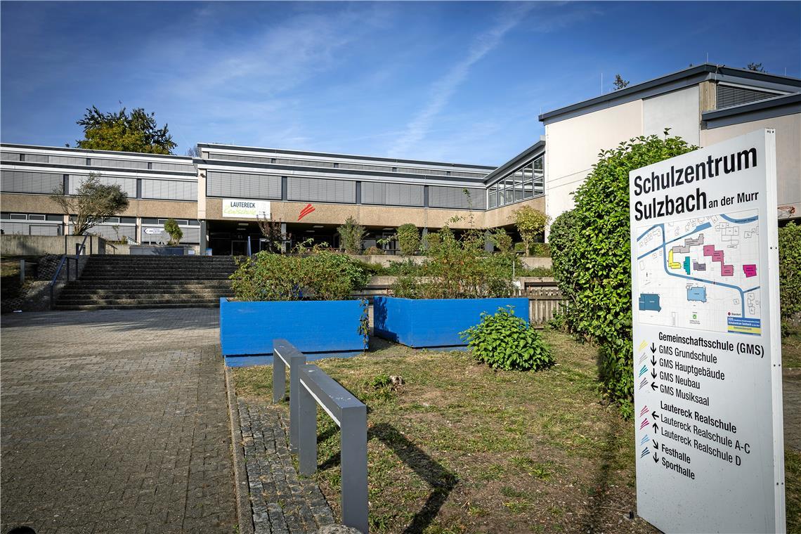 Am Sulzbacher Schulzentrum stehen umfangreiche Sanierungsmaßnahmen an, unter anderem für den Hitzeschutz. Foto: Alexander Becher