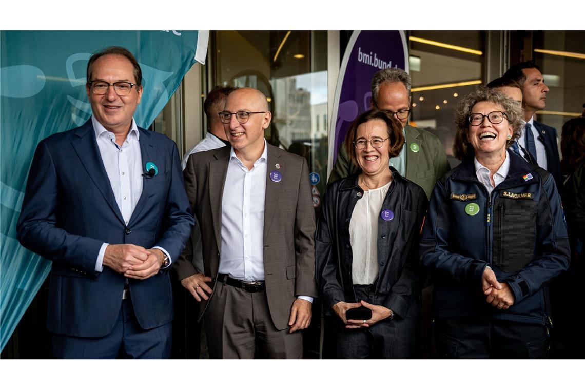 Am Tag der offenen Tür der Bundesregierung gab es einen Kuchen. Das Bundesamt für Verfassungsschutz feiert in diesem Jahr sein 75-jähriges Bestehen. (Archivfoto)