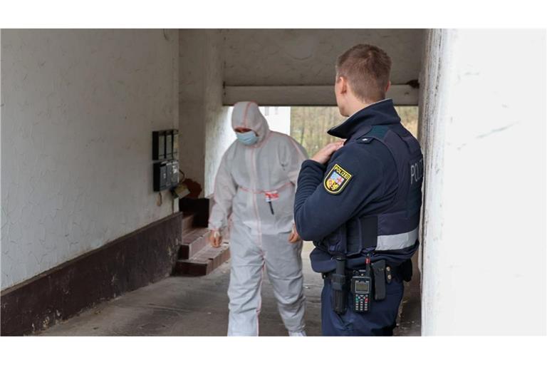 Am Tatort im saarländischen Bexbach ermittelt die Polizei.