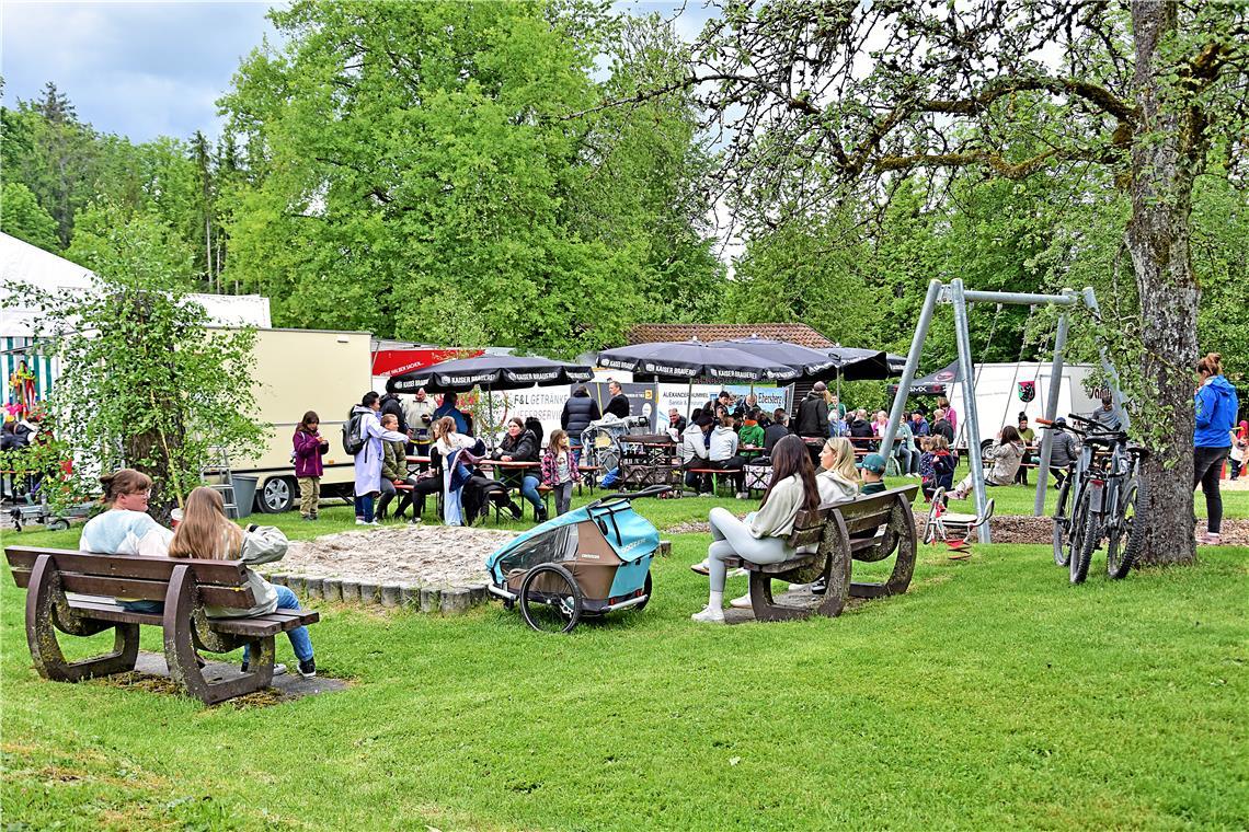Am Vatertag nutzen die Familen das Schlossfest als Ausflugsziel. 