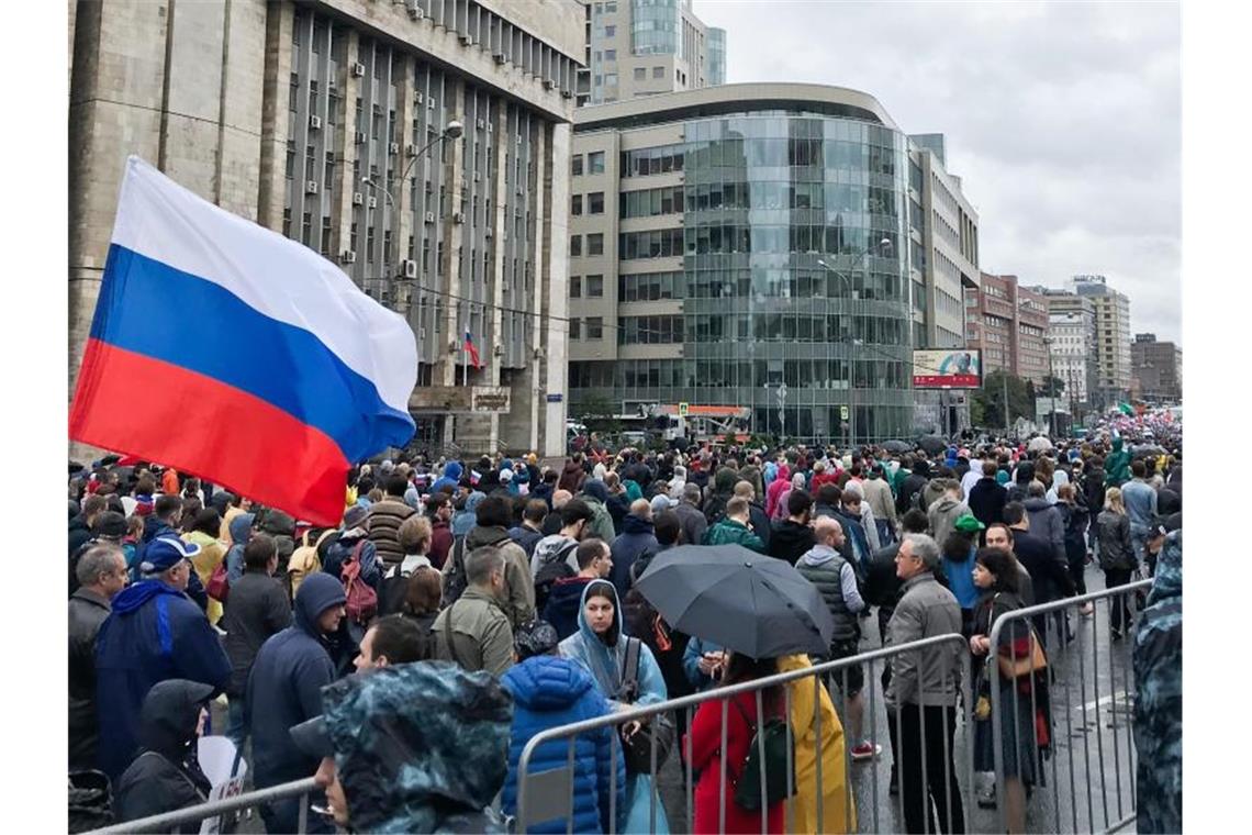 Am vergangenen Samstag hatten rund 60.000 Menschen gegen undemokratische Wahlen in Moskau demonstriert. Foto: Ulf Mauder