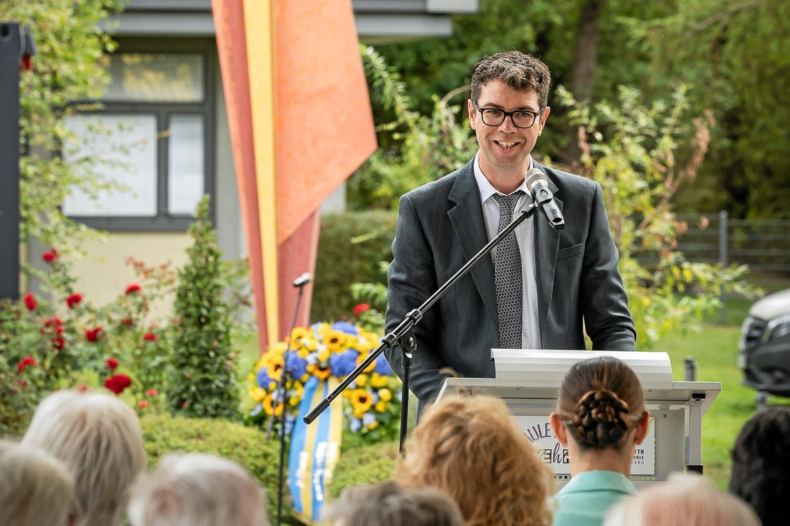 Am Vertriebenenmahnmal sprach Festredner Ralf Nentwich über die Bedeutung der Heimat. Foto: Alexander Becher