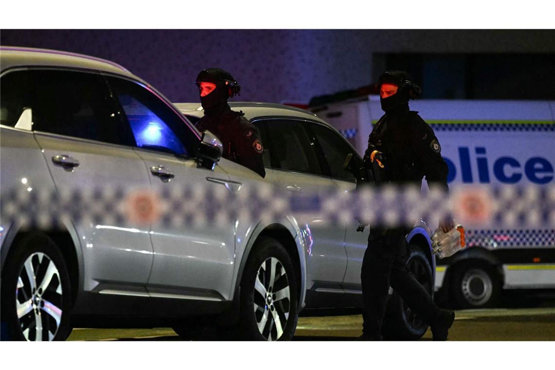Am weltbekannten Bondi Beach im australischen Sydney sind bei einem Schusswaffenangriff  mindestens elf Menschen getötet worden.
