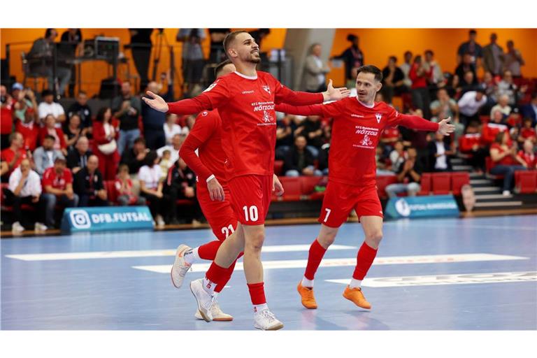 TSV Weilimdorf will die Champions League nach Stuttgart bringen Amer Dzindic (li.) und Mergim Dervishaj: Können die Weilimdorfer Toptorjäger auch in der Königsklasse auf Sizilien jubeln?