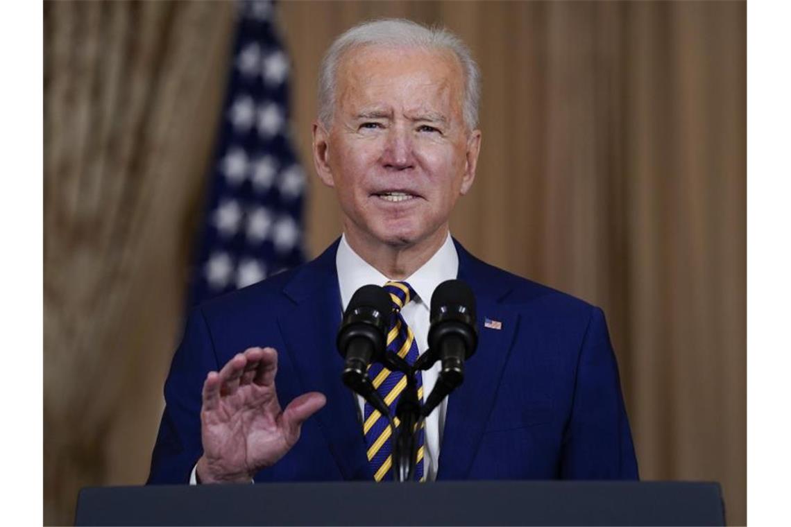 „Amerika ist zurück. Die Diplomatie ist zurück“, sagte Biden bei einer Ansprache im US-Außenministerium in Washington. Foto: Evan Vucci/AP/dpa