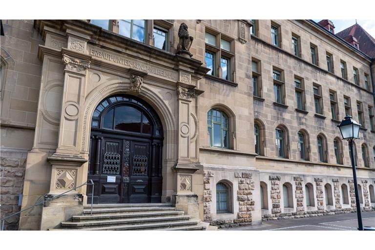 Mann vergewaltigt Mann - Elf Jahre Haft Amts- und Landgericht Tübingen. Ein Mann hat einen Bekannten aus einem Fenster gestoßen und anschließend vergewaltigt (Symbolfoto).