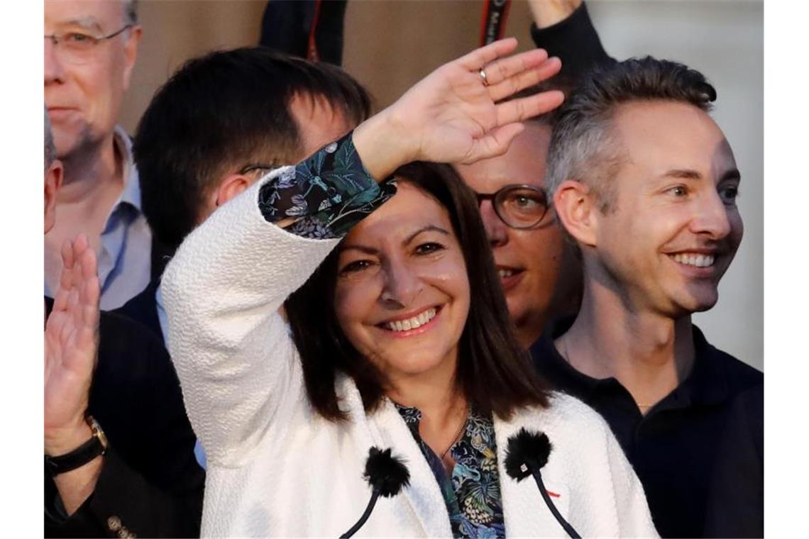 Amtsinhaberin Anne Hidalgo ist als Bürgermeisterin von Paris wiedergewählt worden. Foto: Christophe Ena/AP/dpa