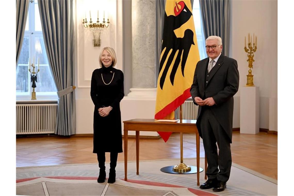 USA haben erstmals eine Botschafterin in der Bundesrepublik Amy Gutmann und Frank-Walter Steinmeier im Schloss Bellevue. Foto: Britta Pedersen/dpa-Zentralbild/dpa