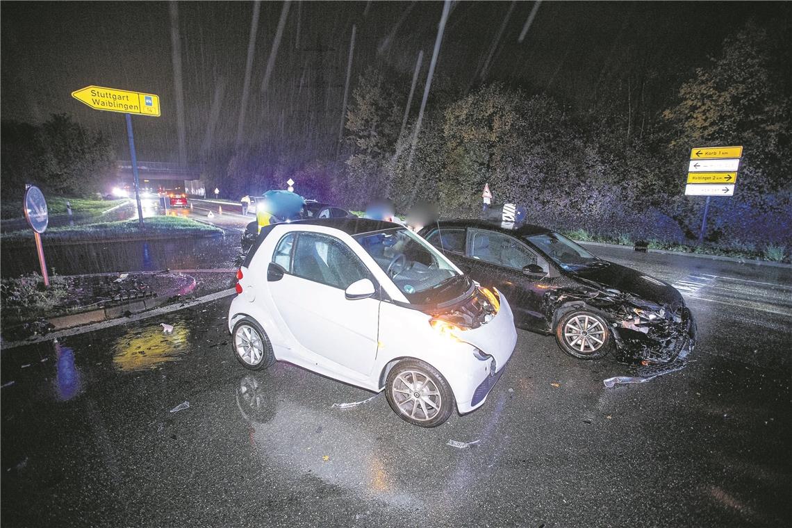 An allen beteiligten Fahrzeugen entstand Totalschaden. Foto:  7aktuell/Simon Adomat