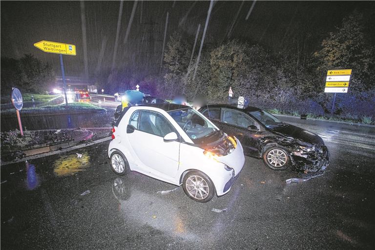 An allen beteiligten Fahrzeugen entstand Totalschaden. Foto:  7aktuell/Simon Adomat