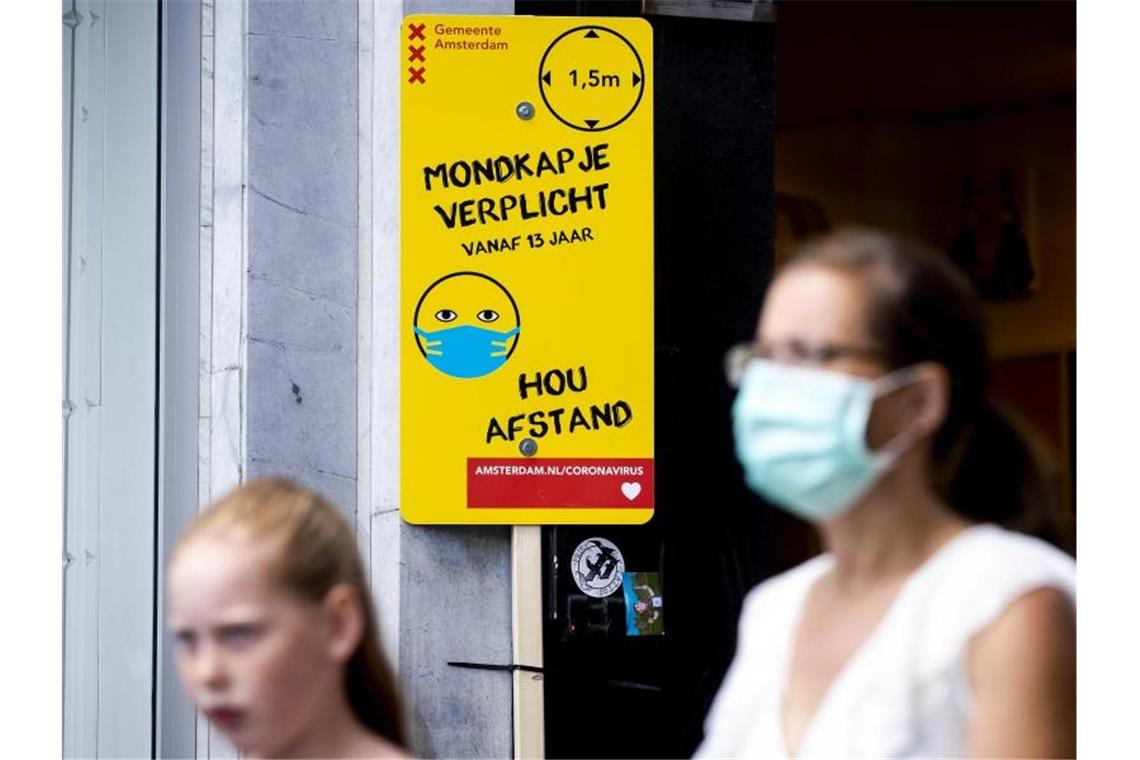 An belebten Orten in Amsterdam ist das Tragen eines Mund-Nasen-Schutzes Pflicht. Foto: sem Van Der Wal/ANP/dpa