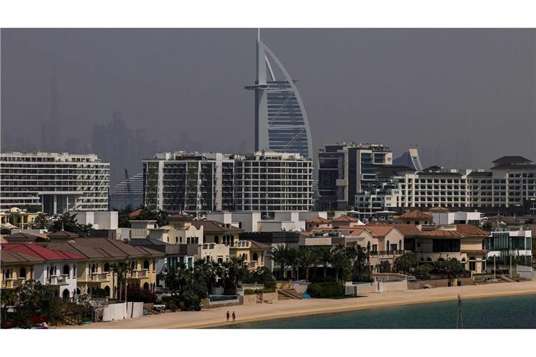 An den Stränden von Dubai sind aktuell nur wenige Menschen zu sehen – zu gefährlich ist die Lage derzeit.