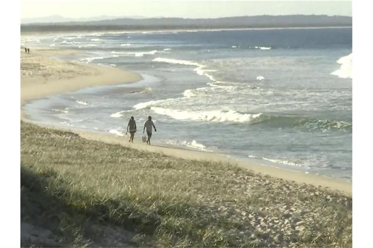 An der australischen Ostküste ist ein Surfer bei einem Haiangriff ums Leben gekommen. Foto: Uncredited/Australian Broadcasting Corporation via AP/dpa