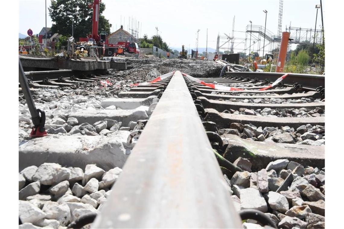 Weströhre des Rastatter Bahntunnels wird zu Ende gebohrt An der Baustelle des Bahntunnels Rastatt (Baden-Württemberg). Foto: picture alliance / Uli Deck/dpa/Archivbild