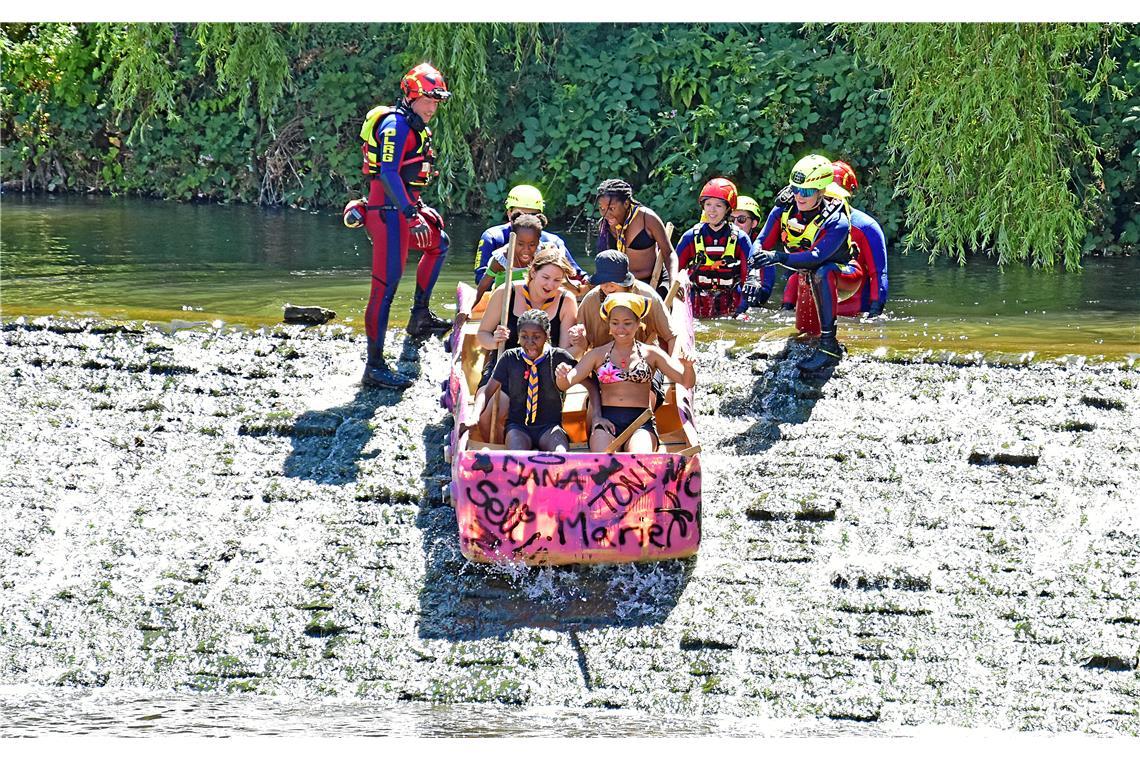 An der Bleichwiese rutschen die Boote eine Etage tiefer. 39. Murr-Regatta in Bac...