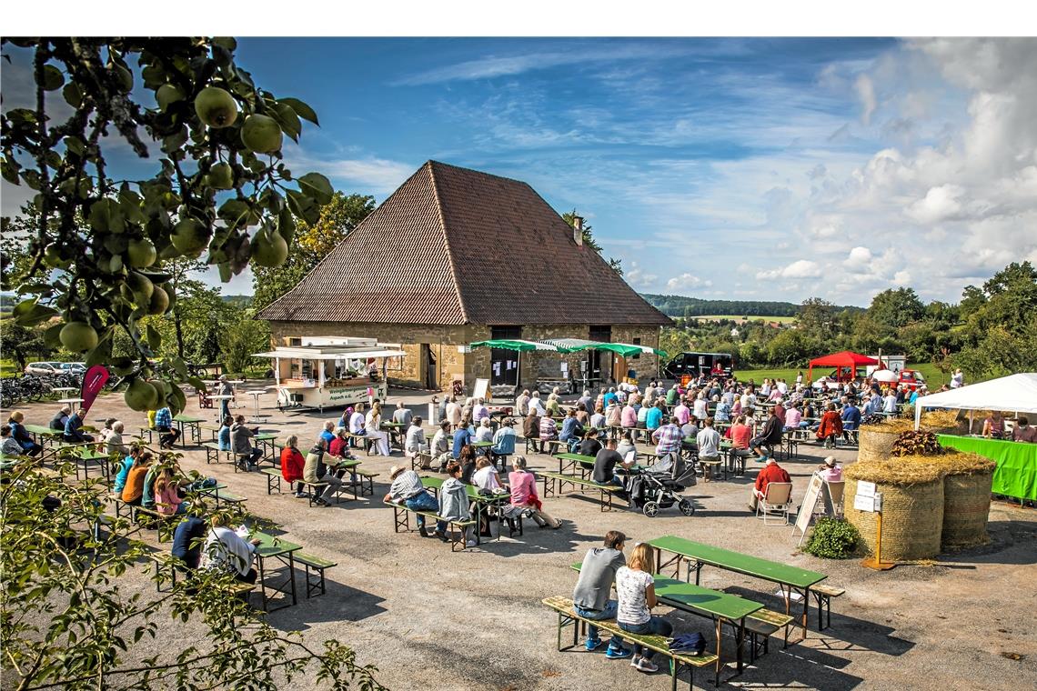 An der historischen Torkelkelter Kleinaspach und dem Kelterberg erwartete die Besucher ein tolles Weinerlebnis mit einem vielfältigen Wein-, Sekt- und Speisenangebot.