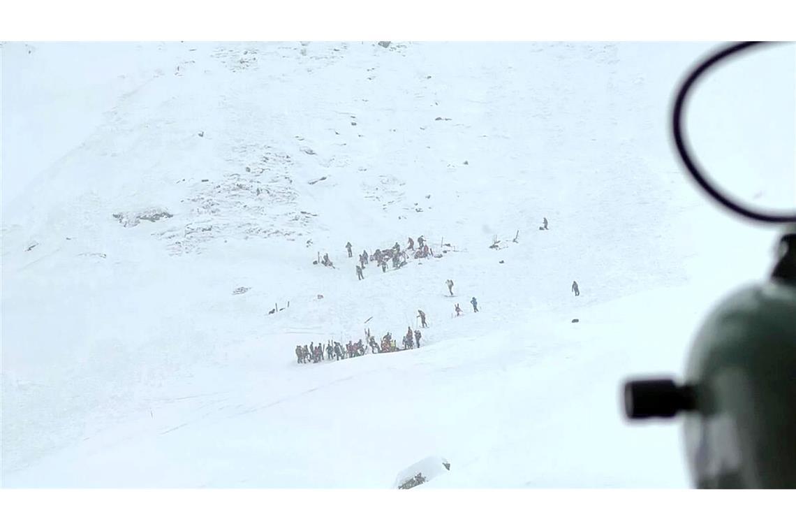 An der Hohen Ferse rissen die Schneemassen mehrere Skifahrer mit.