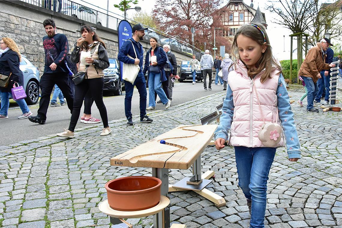 An der Kugelbahn können sich die Kinder austoben.Tulpenfrühling in Backnang 2026...