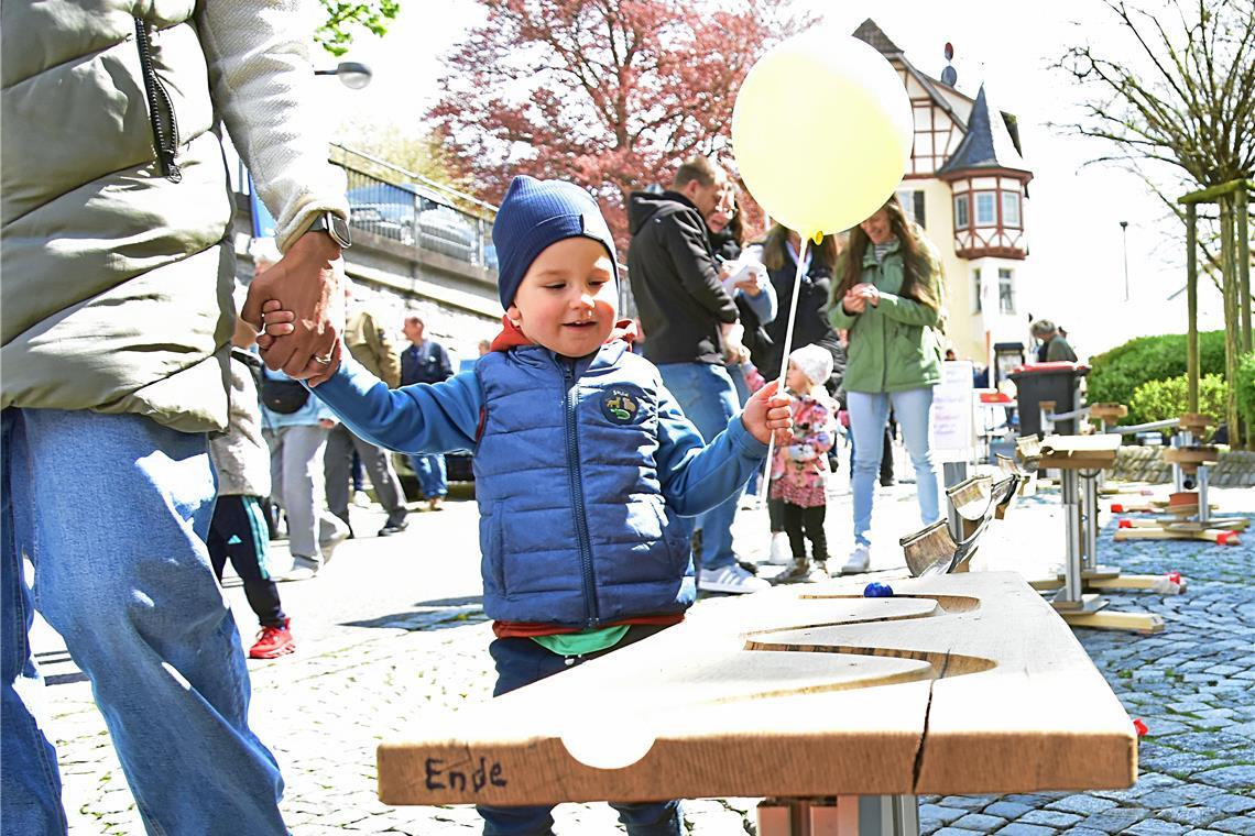 An der Kugelbahn können sich die Kinder austoben.Tulpenfrühling in Backnang 2026...