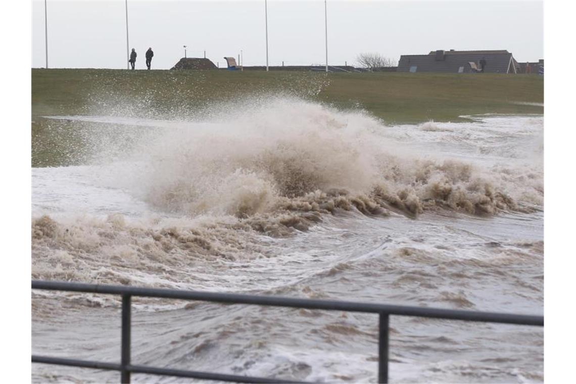 Warnung vor Sturmflut an der Nordseeküste An der Nordseeküste könnte es zu einer Sturmflut kommen (Archivbild). Foto: Bodo Marks/dpa