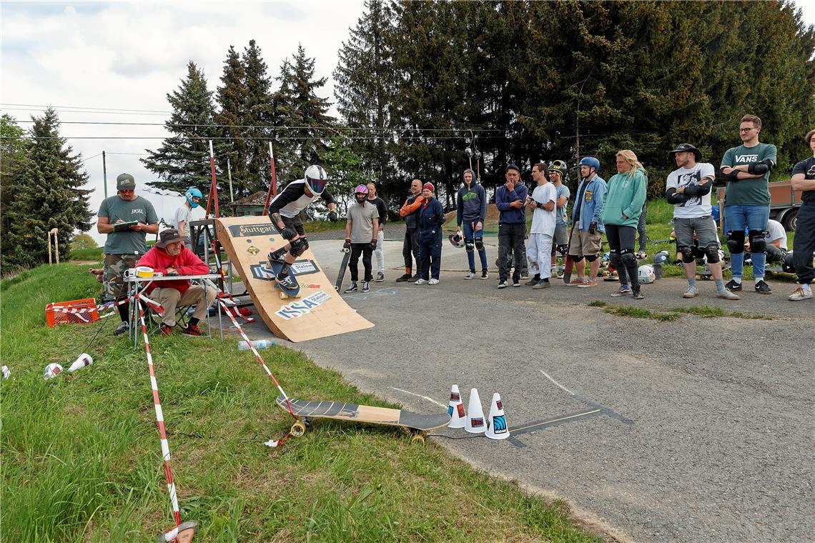 Festivalatmosphäre beim Skateboard-Race