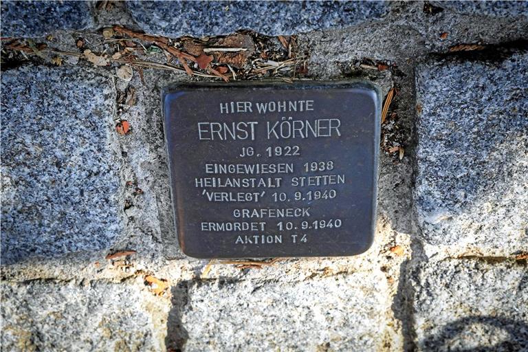 An Ernst Körner wird an seinem Wohnort in der Walksteige erinnert. Foto: Alexander Becher