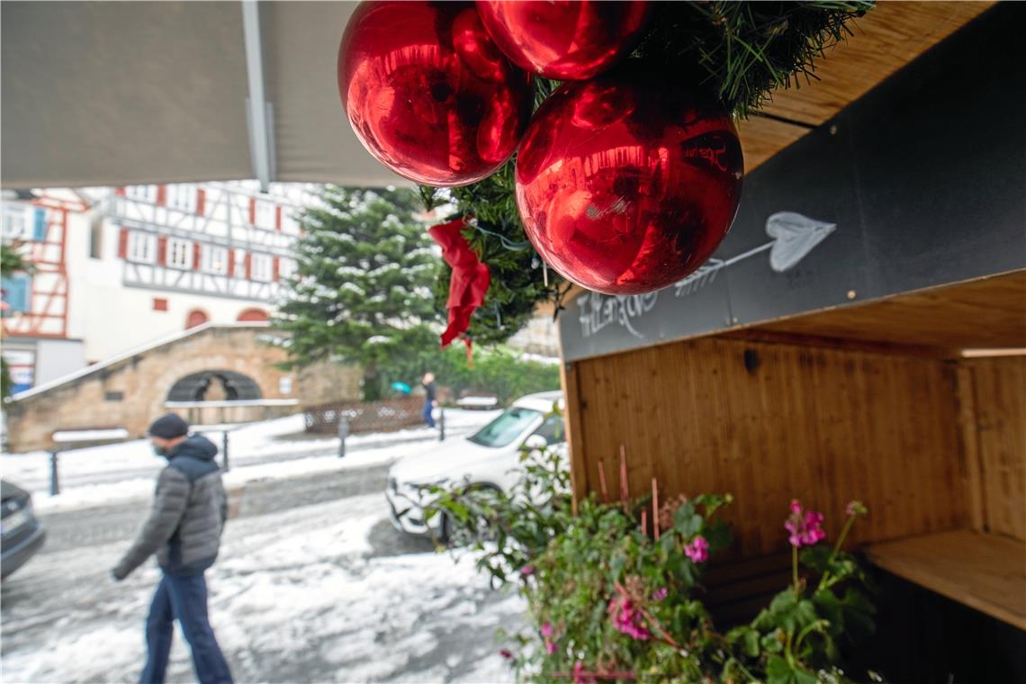 An kalten Winterabenden Rote Wurst und Glühwein am Hüttle vor dem Lokal Kunberger zu kaufen, scheint momentan nicht möglich zu sein. Wirtin Petra Wolf und ihr Mann Nick Fruth suchen nun nach Alternativen. Foto: A. Becher