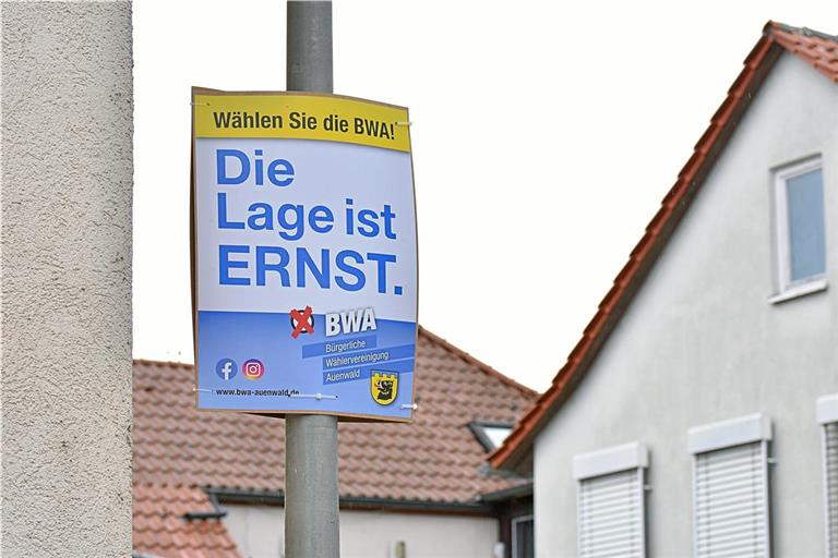 An mehreren Stellen in Auenwald hängt dieses Plakat. Foto: Tobias Sellmaier.