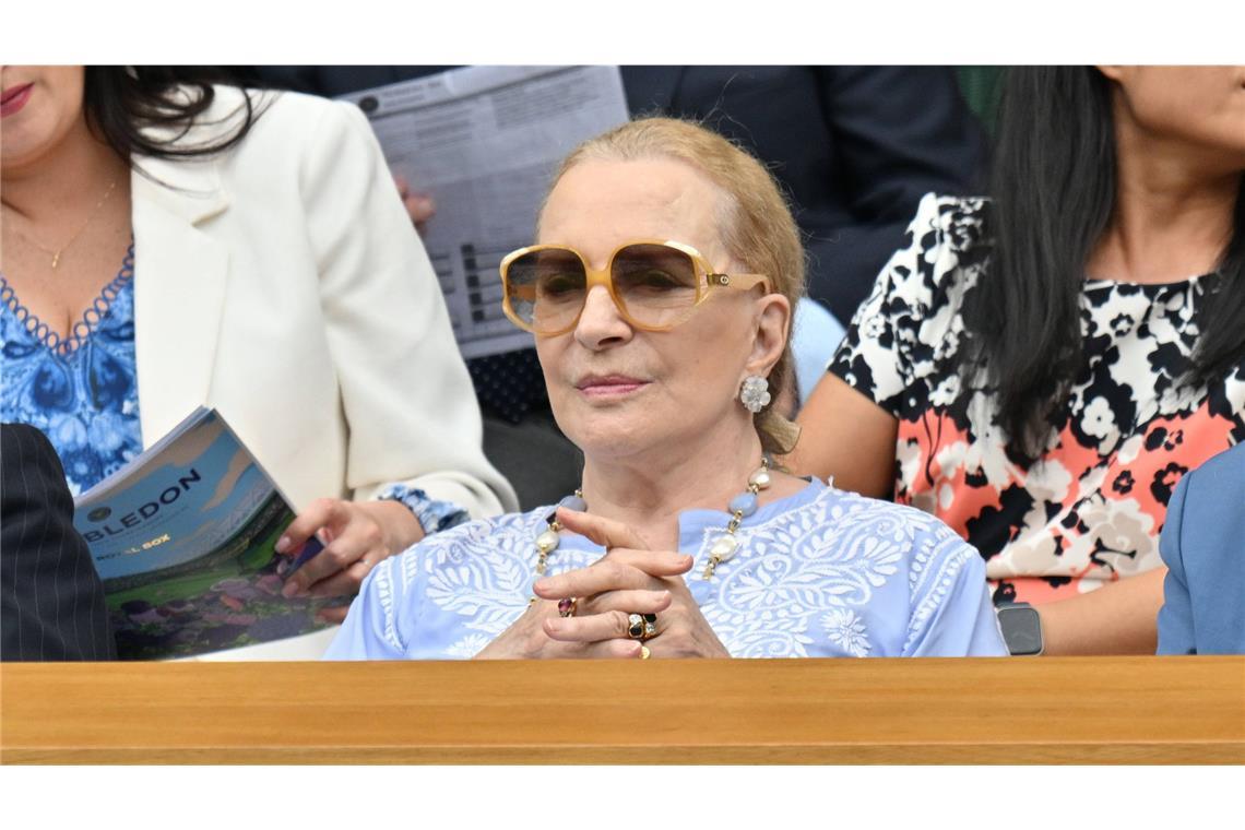 In der „Royal Box“ ist die Celebrity-Dichte schon hoch An Tag zwei saß auch Marie Christine von Reibnitz in der „Royal Box“ – in England ist sie als Princess Michael of Kent bekannt. Prinz Michael ist ein Cousin der verstorbenen Queen.