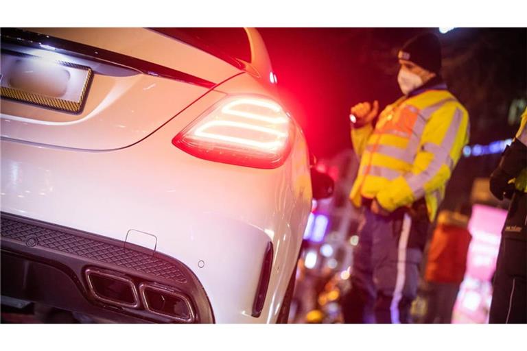 An zwei verschiedenen Orten in der Region wurde die Polizei am Mittwochabend wegen Fautschlägen im Straßenverkehr gerufen. (Symbolbild)