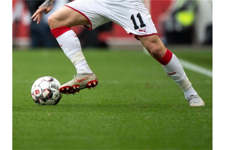 Anastasios Donis vom VfB Stuttgart in Aktion. Foto: Fabian Sommer/Archivbild