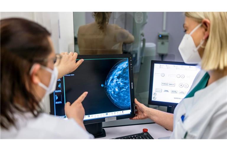 Andalusien in Südspanien wird derzeit von einem Skandal um Fehler bei der Früherkennung von Brustkrebs erschüttert. Tausende Frauen erhielten ihre teils verdächtigen Befunde erst mit monatelanger Verzögerung. (Illustration)