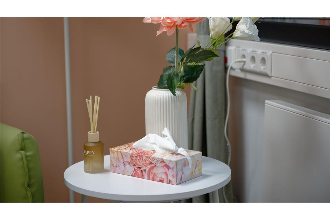 Anders eingerichtet: Im Raum der Gewaltschutzstelle für Frauen soll eine andere Atmosphäre erzeugt werden als das im üblichen Vernehmungsraum in einer Polizeidienststelle so ist.