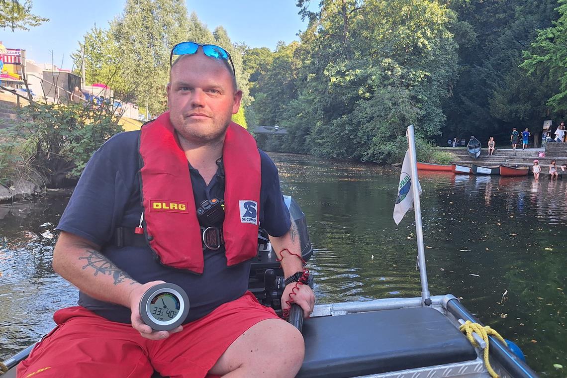 Andi Fuchs misst 33 Grad auf der Murr.