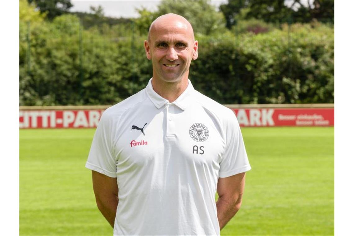 Andre Schubert, Holstein Kiels Chef-Trainer. Foto: Markus Scholz/Archivbild