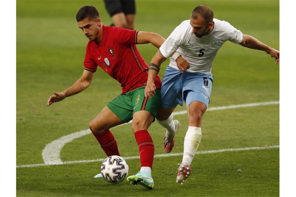Druck für Sörloth: RB Leipzig holt Eintracht-Torjäger Silva André Silva (l) war für Portugal auch bei der EM aktiv. Foto: Armando Franca/AP/dpa