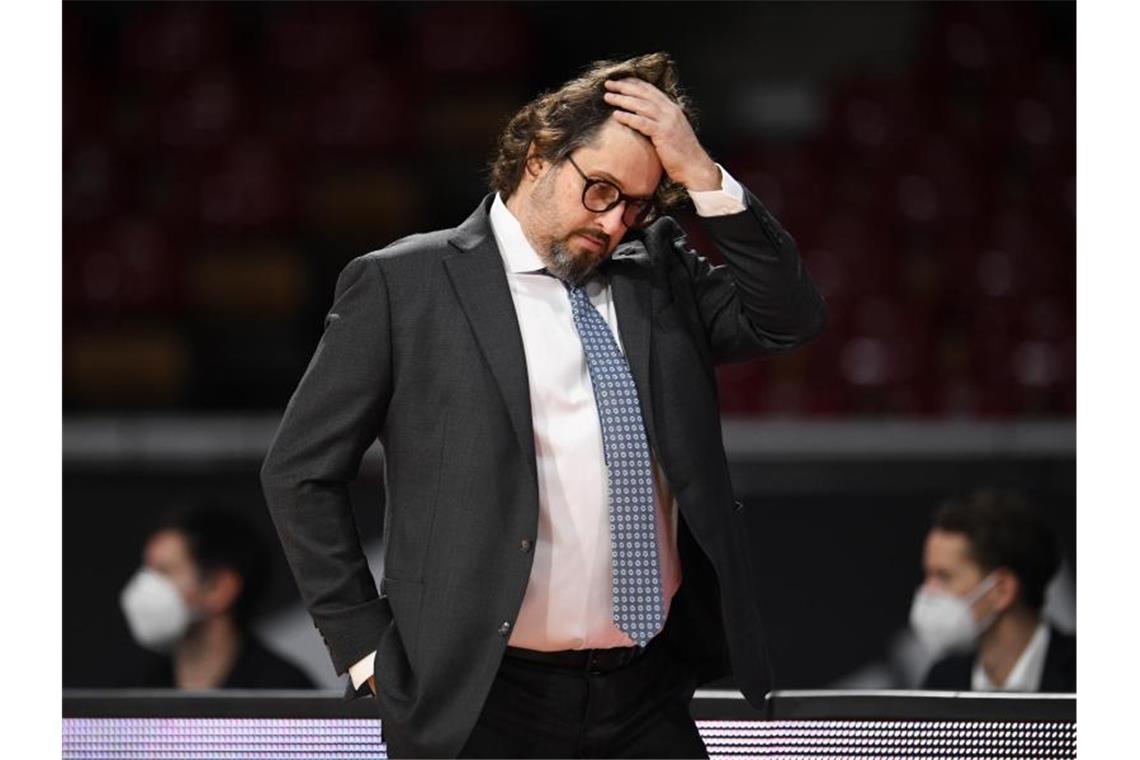 „Schande“: Termin-Zoff statt Vorfreude auf Basketball-Pokal Andrea Trinchieri ist verärgert über die Terminierung des Final-Four-Turniers um den deutschen Pokal. Foto: Tobias Hase/dpa