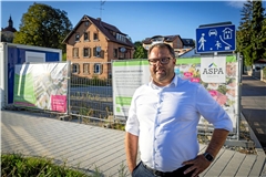 Andreas Benignus freut sich auf den Baustart an der Schöntaler Straße in Backnang. Auf dem ehemaligen Firmengelände der Korkfabrik Hackenschuh sollen in den nächsten Jahren 76 neue Wohnungen entstehen. Foto: Alexander Becher