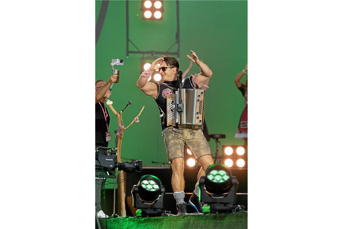 Andreas Gabalier hat Spaß an seiner Show.