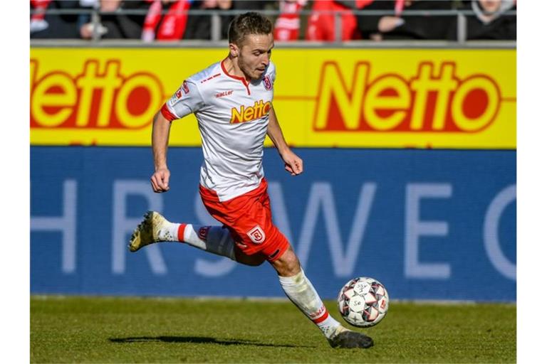 Andreas Geipl von Regensburg während eines Spiels. Foto: Armin Weigel/dpa/Archivbild