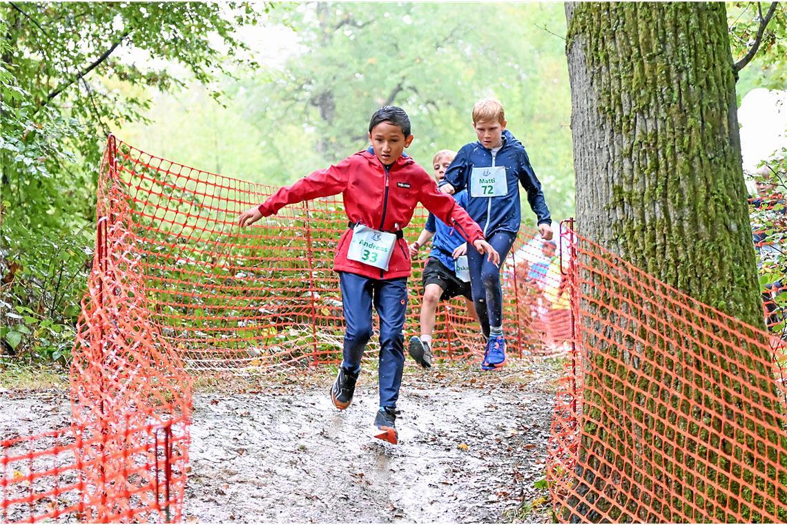 Andreas Jünger mit der Startnummer 33 beim 4. Kindercrossduathlon des TC Backnan...