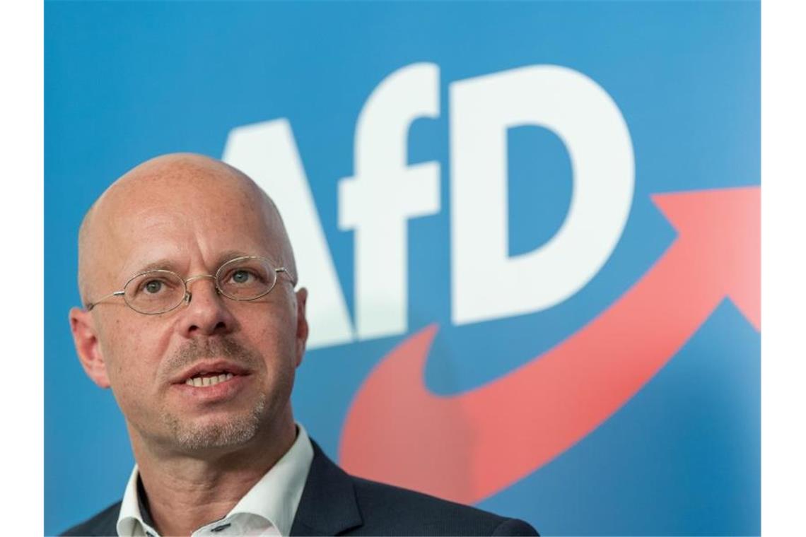 Bundeskonvent der AfD: „Es gibt keine Spaltung“ Andreas Kalbitz darf seine Rechte als Parteimitglied und als Mitglied im Bundesvorstand bis zur Entscheidung des AfD-Bundesschiedsgerichts wieder ausüben. Foto: Soeren Stache/dpa-Zentralbild/dpa