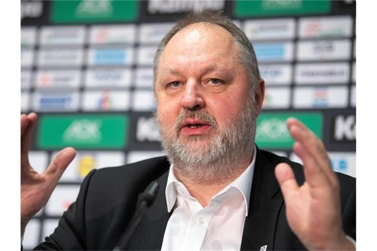 Andreas Michelmann, Präsident des Deutschen Handballbunds (DHB) und Sprecher der Initiative Teamsport Deutschland, spricht während einer Pressekonferenz. Foto: Marius Becker/dpa