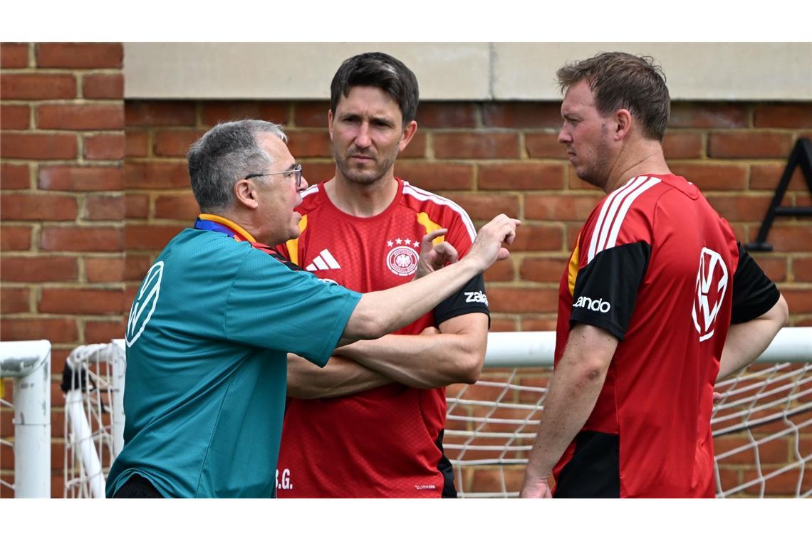 Andreas Rettig (l.) vertritt bei den Prämienverhandlungen die DFB-Seite.