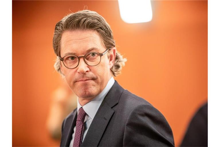 Andreas Scheuer (CSU), Bundesminister für Verkehr, im Gespräch. Foto: Michael Kappeler/dpa Pool/dpa